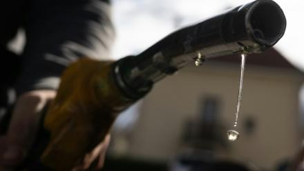 La France ne souffre "pas de pénurie de carburant" malgré la guerre au Moyen-Orient, assure le gouvernement