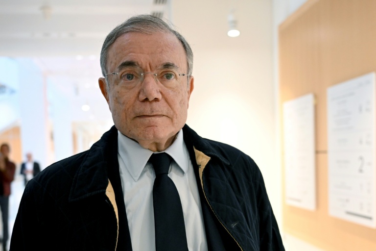 L'ex-PDG du groupe de grande distribution Casino, Jean-Charles Naouri ,arrive au palais de justice de Paris, le 1er octobre 2025