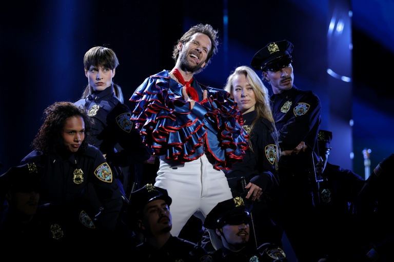 L'acteur Benjamin Lavernhe (C) lors de la 51e édition de la cérémonie des César à l'Olympia à Paris le 26 février 2026