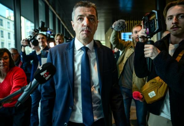  Gaël Perdriau, alors maire de Saint-Etienne, à la sortie du tribunal à Lyon après le verdict dans son procès pour chantage à la sextape, le 1er décembre 2025