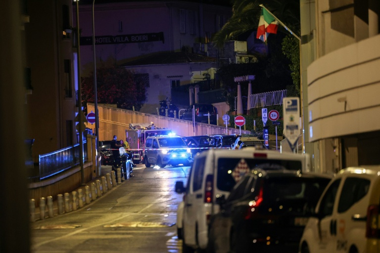 La police devant le périmètre de sécurité instauré autour de la zone de l'explosion à Monaco le 29 juin 2026
