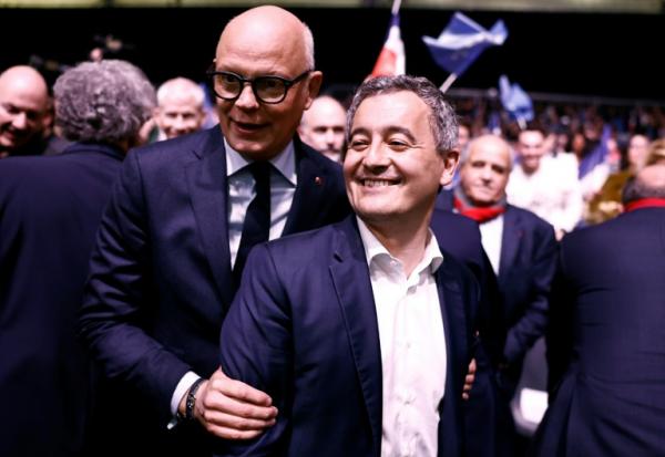 Le chef du parti Horizons Edouard Philippe (à gauche) et le ministre de la Justice Gérald Darmanin, le 9 mars 2024 à Lille