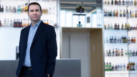 Le PDG de Pernod Ricard, Alexandre Ricard, au siège du groupe à Paris, le 28 janvier 2025