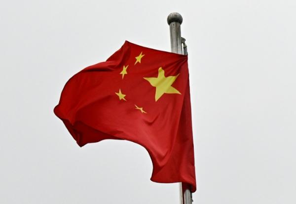 Un drapeau chinois flotte à Pékin, le 4 mars 2026