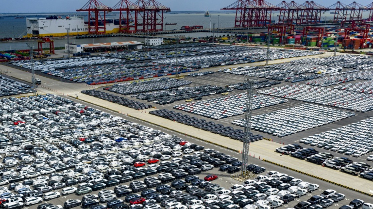 Des voitures destinées à l'exportation au port de Suzhou, dans la province du Jiangsu, le 9 septembre 2026 dans l'est de la Chine