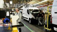 Sur une ligne de montage de véhicules Master à l'usine de Renault à Batilly, dans l'est de la France, le 6 mars 2017