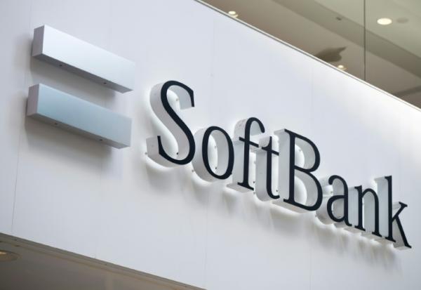 Le géant japonais des investissements dans les technologies SoftBank va investir une somme record de 75 milliards d'euros en France