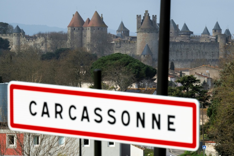 Le panneau de la ville de Carcassonne, le 12 mars 2026 dans l'Aude