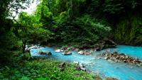 La rivière Céleste, dans le parc national du volcan Tenorio, entre les provinces de Guanacaste et d'Alajuela, au Costa Rica, le 24 mai 2023