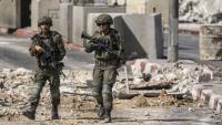 Des soldats israéliens en patrouille, le 24 octobre 2026 à Hébron, en Cisjordanie occupée  