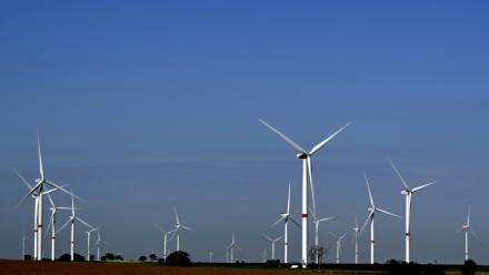 Des éoliennes à Hannut en Belgique le 28 avril 2026