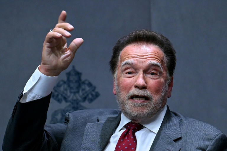 
auto_awesome
Langue source : Anglais
136 / 5 000
US actor Arnold Schwarzenegger attends a press conference about 'Raising Hope for Climate Justice' in The Vatican on September 30, 2025
