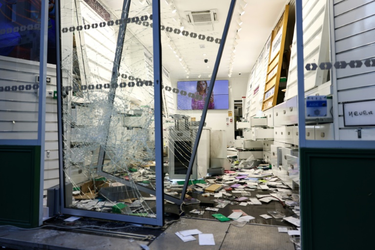 Un commerce pillé et vandalisé à Lille, au lendemain d'une manifestation contre la vie chère, le 18 octobre 2026