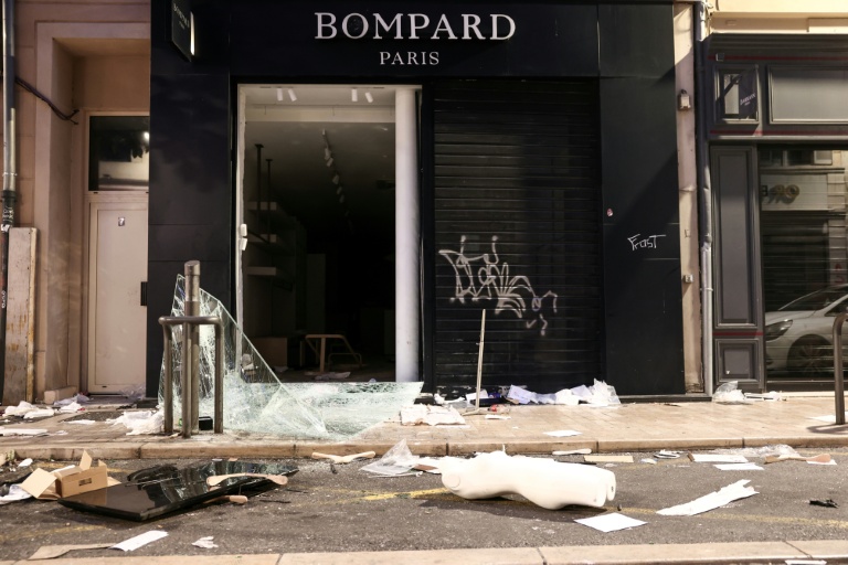 Une boutique pillée et vandalisée à Marseille, au lendemain d'une manifestation contre la vie chère, le 18 octobre 2026