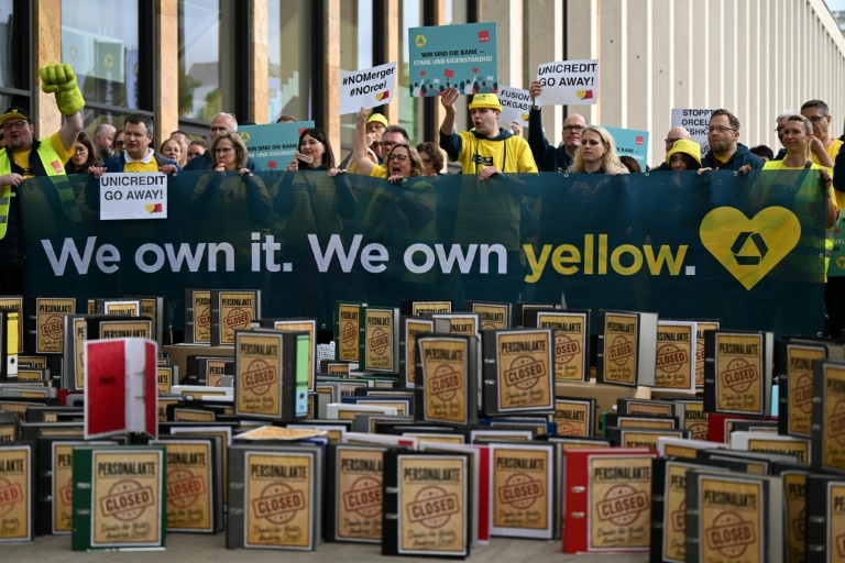 Manifestation d'employés de Commerzbank en marge de  l'AG de la banque à Wiesbaden, le 20 mai 2026