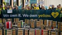 Manifestation d'employés de Commerzbank en marge de  l'AG de la banque à Wiesbaden, le 20 mai 2026