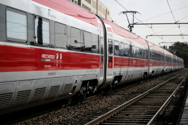 Un train à grande vitesse Frecciarossa de la compagnie ferroviaire italienne Trenitalia à son arrivée à la gare de Marseille, le 13 juin 2025.
