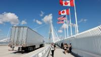 Un camion franchit le pont international Gordie Howe entre Windsor (Canada) et Detroit (Etats-Unis), le 6 septembre 2026