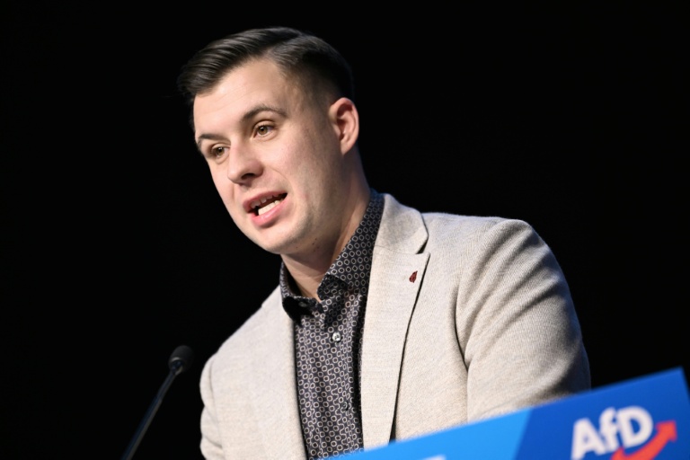 Jean-Pascal Hohm, député du parti allemand d'extrême droite AfD de la région du Brandenbourg, s'adresse aux militants qui l'ont élu chef de la nouvelle organisation de jeunesse de cette formation, lors d'un congrès le 29 novembre 2025 à Giessen (centre de l'Allemagne)