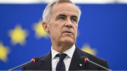 Le Premier ministre canadien Mark Carney dans l'hémicycle du Parlement européen à Strasbourg, dans l'est de la France, le 17 septembre 2026