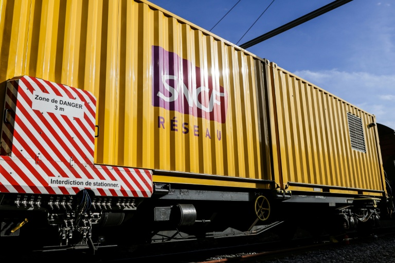Wagon à désherber les voies, de SNCF réseau, à Bordeaux (Gironde) le 24 octobre 2022.