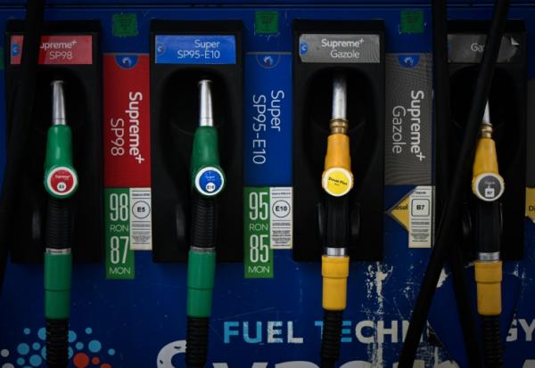 Une station-service près de Bordeaux, le 10 mars 2026