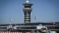 Le principal syndicat des contrôleurs aériens français "suspend son préavis de grève des 7,8 et 9 octobre", à l'issue de consultations avec la Direction générale de l'aviation civile
