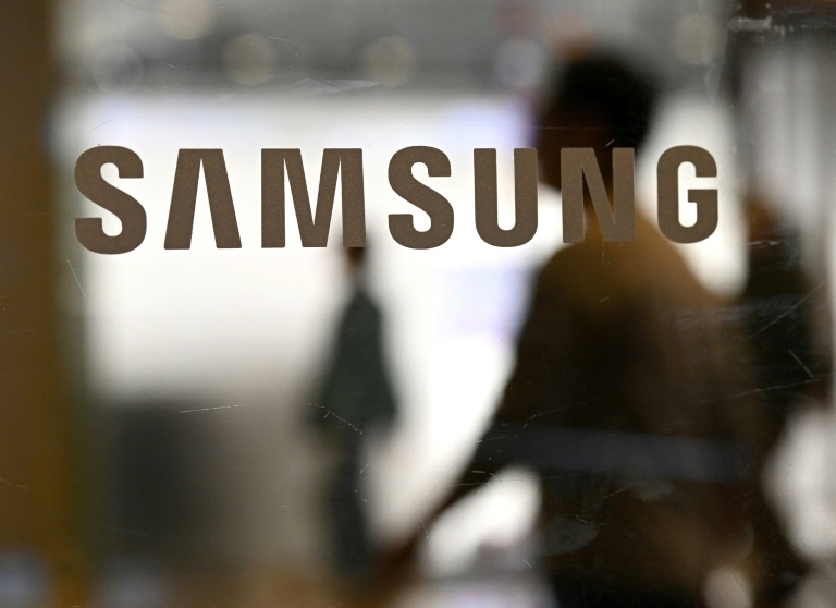 Le logo de Samsung Electronics sur une porte du bâtiment de l'entreprise situé à Seocho, à Séoul, le 20 mai 2026