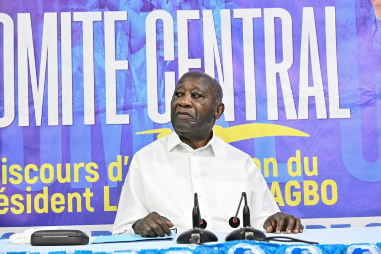 L'ancien président ivoirien et président du Parti du peuple africain de Côte d'Ivoire (PPA-CI), Laurent Gbagbo, lors d'une réunion du comité central au siège du parti à Abidjan, le 26 avril 2025
