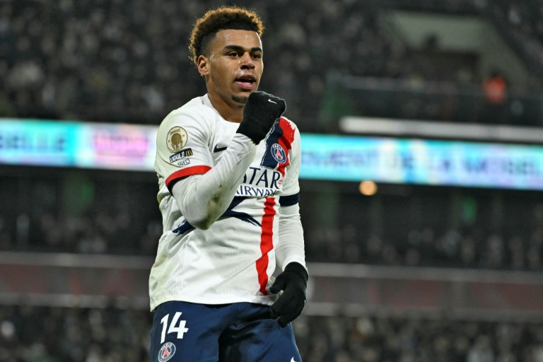 Le milieu de terrain du Paris SG Desiré Doué après avoir marqué un but à Metz en Ligue 1, le 13 décembre 2025