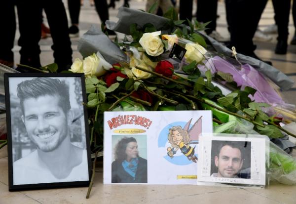Hommage le 11 mars 2017 à Paris aux victimes du crash d'hélicoptères lors du tournage d'une émission en Argentine: La navigatrice Florence Arthaud, le boxeur Alexis Vastine et la nageuse Camille Muffat avaient péri dans cet accident,en 2015