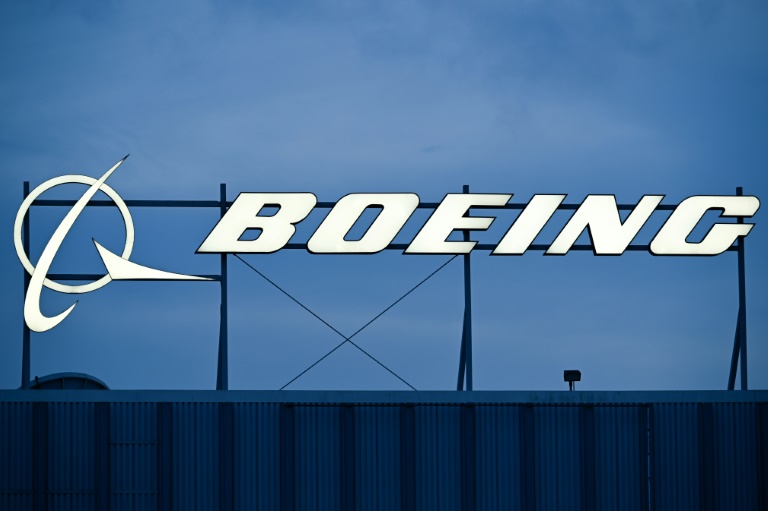Le gouvernement américain et Boeing se sont entendus pour mettre fin aux poursuites pénales visant l'avionneur, liées à deux accidents mortels de son appareil 737 MAX, en 2018 et 2019