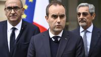 Le Premier ministre Sébastien Lecornu, au centre, s'exprime à l'issue d'une cellule interministérielle de crise, le 19 octobre 2026 à Paris