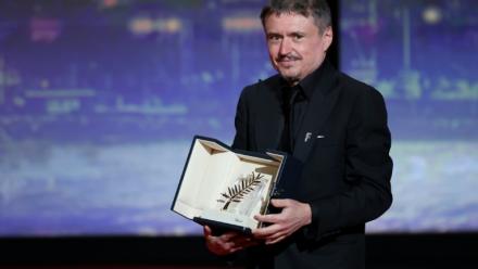 Cristian Mungiu remporte la Palme d'Or pour le film Fjord lors de la cérémonie de clôture de la 79e édition du Festival de Cannes, le 23 mai 2026