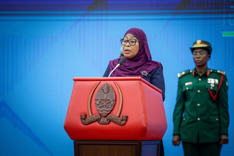 La présidente de la Tanzanie, Samia Suluhu Hassan, prononce un discours à Dar es Salaam, en Tanzanie, le 23 avril 2026