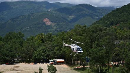 Un hélicoptère décolle d'un camp à Trishuli Bazar, Népal, le 5 septembre 2026
