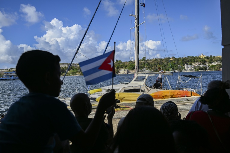 Un des deux bateaux d'aide humanitaire dans le port de CLa Havane, le 28 mars 2026. 