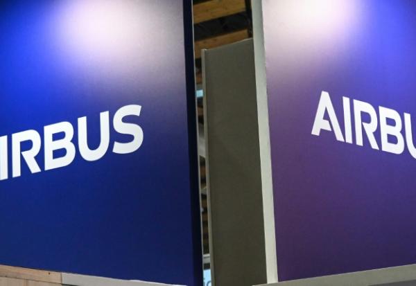 Le logo d'Airbus au FIC (International Cybersecurity Forum) à Lille, dans le nord de la France, le 8 juin 2022