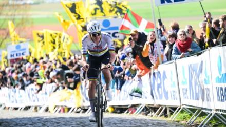 Tadej Pogacar dans le Tour des Flandres le 5 avril 2026