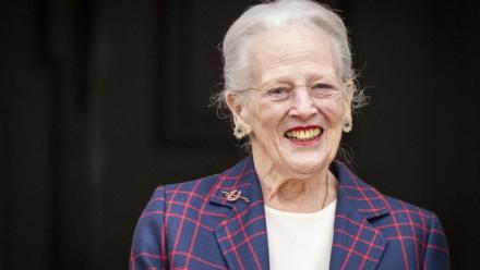 La reine Margrethe de Danemark assiste à un concert donné par le corps musical des Royal Life Guards, à l'occasion de son 86e anniversaire, au palais de Fredensborg, le 16 avril 2026