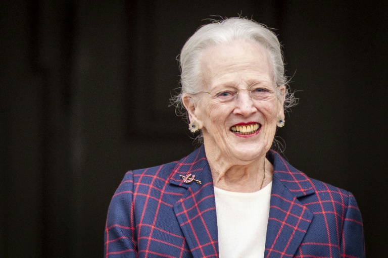 La reine Margrethe de Danemark assiste à un concert de la Musique de la Garde royale à l'occasion de son 86e anniversaire, dans la cour intérieure du palais de Fredensborg, le 16 avril 2026