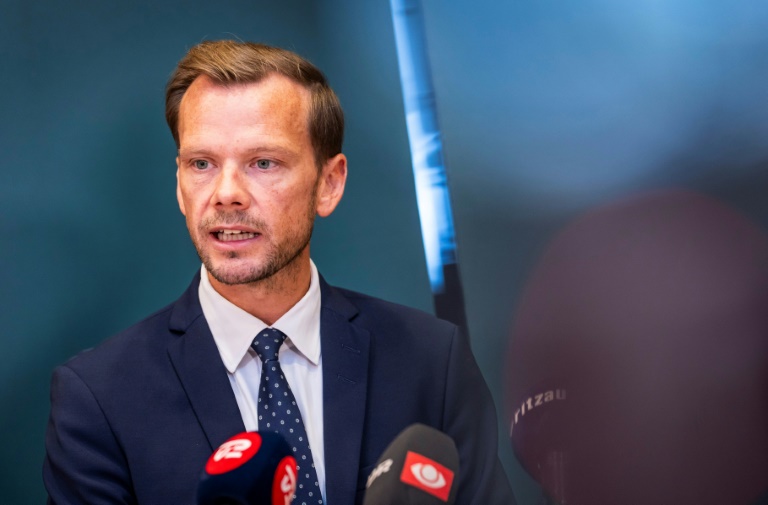 Le ministre danois de la Justice, Peter Hummelgaard lors d'une conférence de presse après le survol de plusieurs aéroports danois par des drones, le 25 septembre 2025 à Copenhague