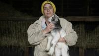 L'agricultrice Dominique Raud pose pour une photo dans son exploitation à Herran, dans le département de la Haute-Garonne, le 13 avril 2026