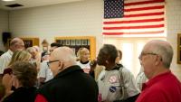 Des soutiens de Sherrod Brown, candidat au Sénat américain dans l'Ohio, le 26 septembre 2026 à Warren, aux Etats-Unis