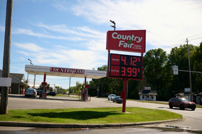 Une station-service à Warren, dans l'Ohio, le 26 septembre 2026, aux Etats-Unis
