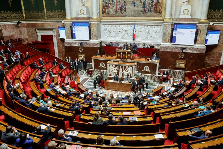 Faute de majorité à l'Assemblée, les grands projets de réforme de la Fonction publique ont été remisés, mais les revendications continuent de s'empiler et la vacance à la tête du ministère dure, au grand dam des agents publics