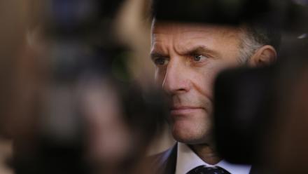 Le président français Emmanuel Macron s'adresse aux médias à Marseille, le 26 octobre 2026