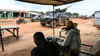 Des soldats ivoiriens en patrouille à Tougbo,  près de la frontière avec le Burkina Faso, le 9 octobre 2025 en Côte d'Ivoire