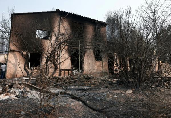 Maison brûlée à Cotignac après l'incendie dans le Var qui a parcouru 2.550 hectares dans le sud-est de la France le 22 juillet 2026