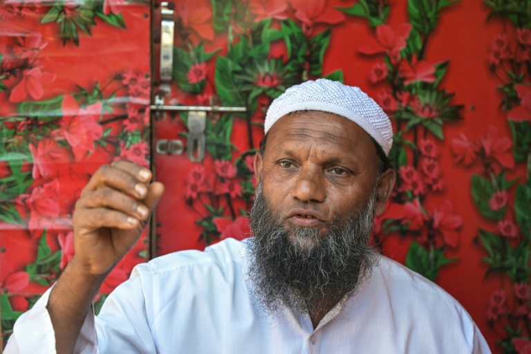 Jamil Ahmad, réfugié rohingya et père de sept enfants, lors d'un entretien avec l'AFP au camp de réfugiés de Kutupalong, le 18 décembre 2025 à Ukhia, au Bangladesh